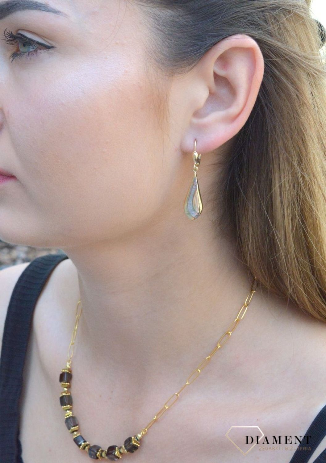 Kolczyki złote wiszące 333 łezki z białym złotem KL 6153 333. Kolczyki złote wiszące 333 łezki. Eleganckie, złote kolczyki z ozdobnym wiszącym elementem w kształcie łezki z dodatkiem i żółtego złota wykonane z próby złota 333.jpg